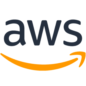 Das Bild zeigt das dunkelblaue AWS-Logo über einem orangefarbenen gebogenen Pfeil, der einem Lächeln ähnelt, auf einem braunen Hintergrund. Dies ist das Logo von Amazon Web Services (AWS).